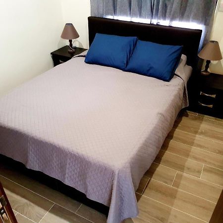 2 Bedroom Cozy Apartment Near Tourist Area, 200M From Sea Пафос Екстериор снимка